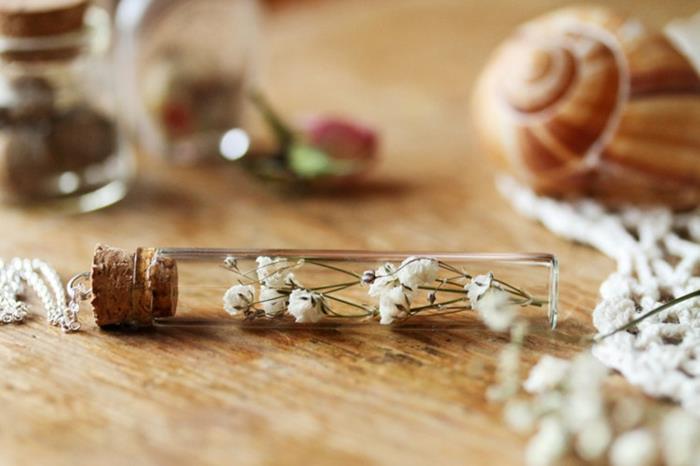 ξωτικό κόσμημα χειροποίητο κολιέ ασημένιο κρεμαστό γυάλινο μπουκάλι φελλός αποξηραμένα καλοκαιρινά λουλούδια