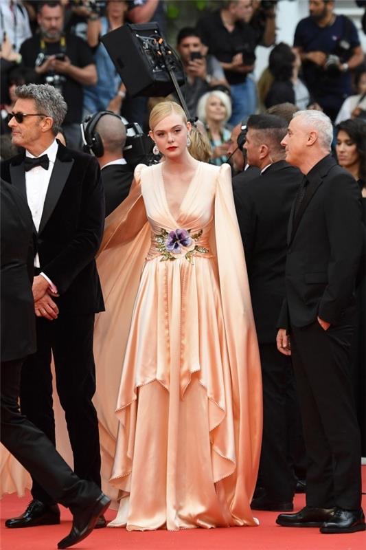 elle fanning ειδήσεις διασημοτήτων