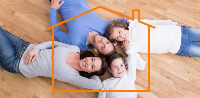ενεργειακή ανακαίνιση σπιτιού ευτυχισμένη οικογενειακή ζωή