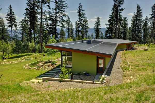 σπίτι εξοικονόμησης ενέργειας μονώροφο κτίριο ντυμένο με ξύλο