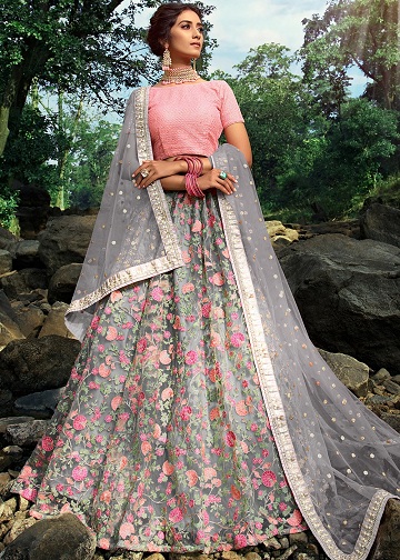 Nişan için Lehenga