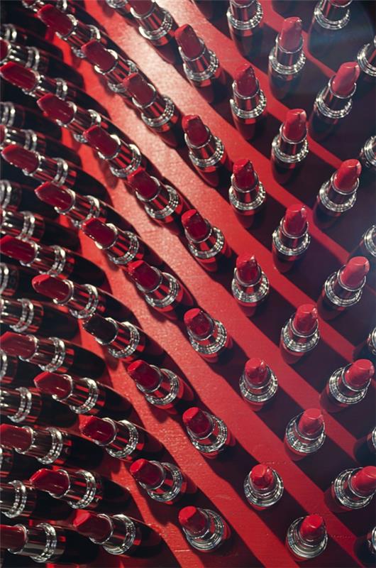 υπέροχο κραγιόν σχεδιαστών από κόκκινα ανακυκλωμένα μανίκια κραγιόν