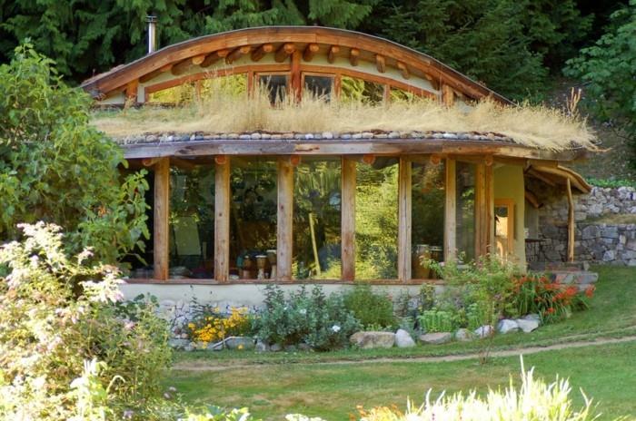 οικολογικό σπίτι ξύλινο σπίτι φυσική πέτρα πράσινη στέγη