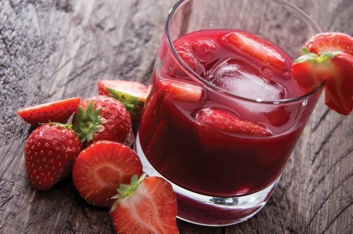 Πιείτε και απολαύστε χυμό φράουλας