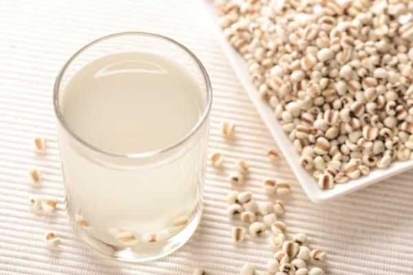 δροσιστικά καλοκαιρινά ποτά κριθάρι νερό παραδοσιακά ινδικά ποτά