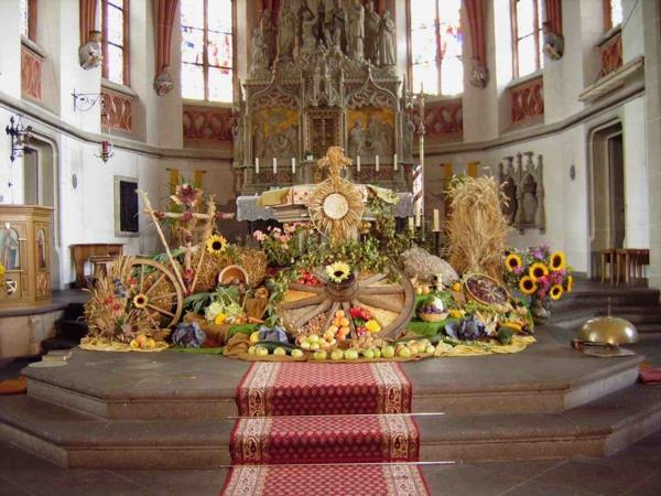 Ημέρα των Ευχαριστιών στη Γερμανία Υπέροχη διακόσμηση βωμού