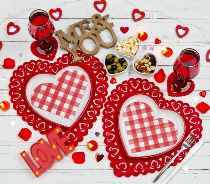 διακοσμήστε τραπέζι τραπεζαρίας ρομαντικές καρδιές του Αγίου Βαλεντίνου