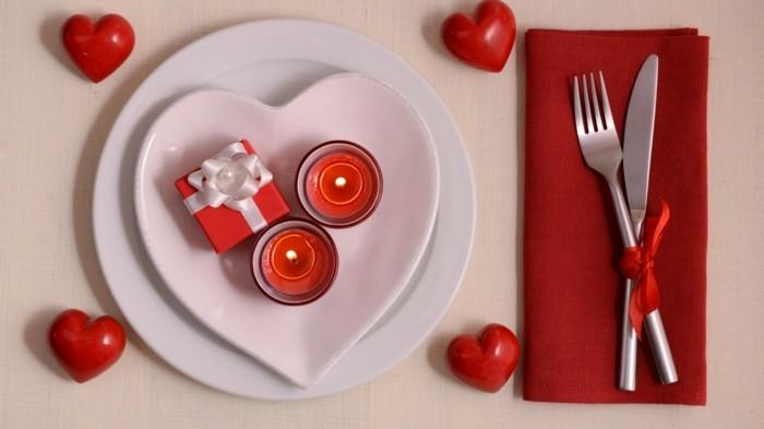 διακοσμήστε τραπέζι φαγητού ημέρα του Αγίου Βαλεντίνου λευκό κόκκινο