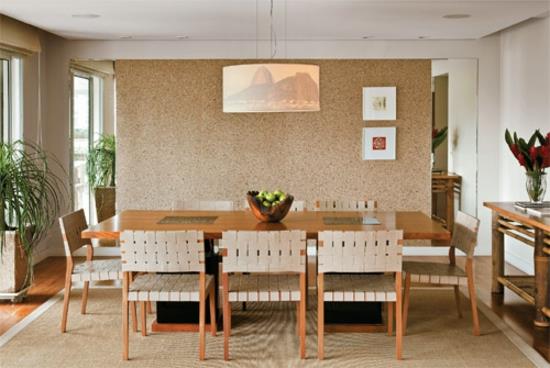 Τραπεζαρία στημένη τραπεζαρία με καρέκλες ξύλινο τοίχο με ταπετσαρία
