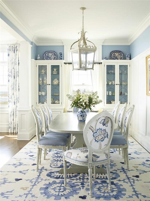 τραπεζαρία εξοχικό στυλ όμορφο χαλί ανοιχτό μπλε τοίχους