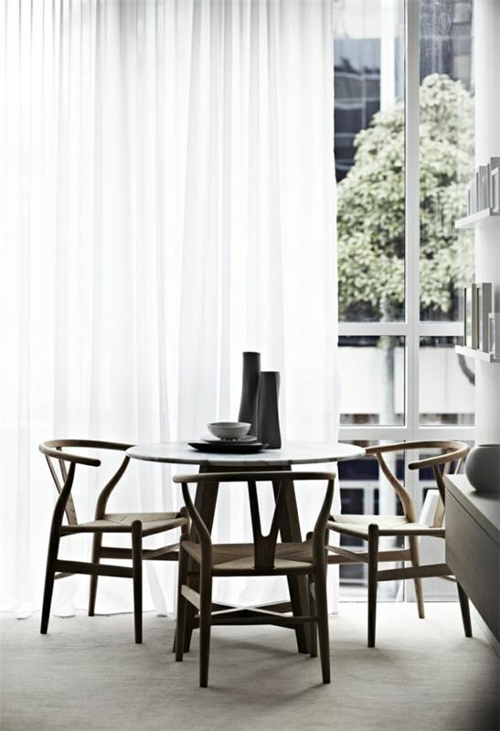 τραπέζι τραπεζαρίας με καρέκλες κουρτίνες ιδέες λευκό φως μοντέρνες κουρτίνες