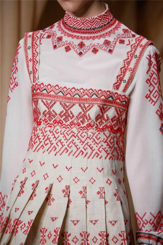 etno ρούχα ethno μόδα ethno μοτίβο κεντήματα valentino μόδα tracht etno σάλι φόρεμα κεντημένο