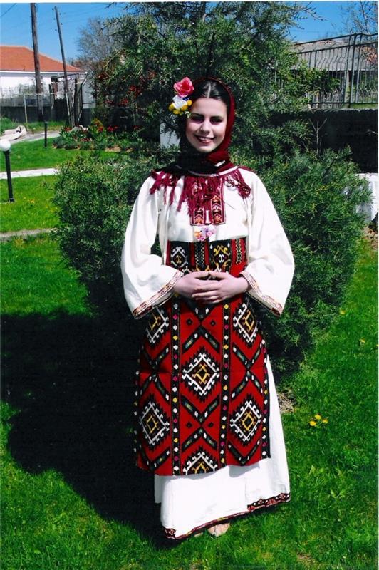 etno ρούχα ethno μόδα ethno μοτίβο κέντημα valentino μόδα tracht etno κασκόλ