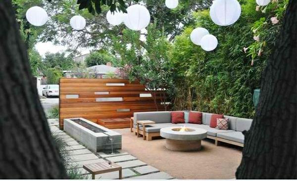 εξωτερικός κήπος zen κήπος αίθριο διακόσμηση ιδέες κρεμαστά φώτα καθιστικό