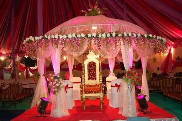 εξωφρενική διακόσμηση γάμου ινδική δέσμευση λάμψη λουλούδια