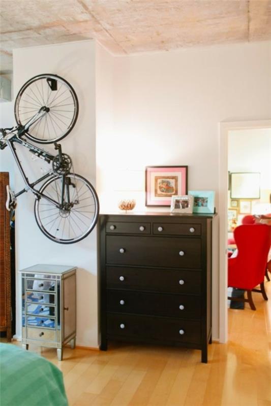 δημιουργικές ιδέες ζωντανής βάσης σε τοίχο ποδηλάτου στο σπίτι