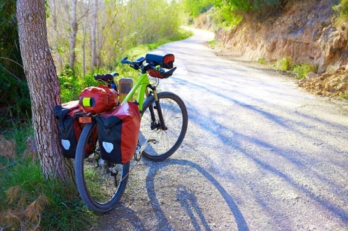 ποδήλατο περιοδεία βουνά ποδήλατο αποσκευές βουνά δάσος