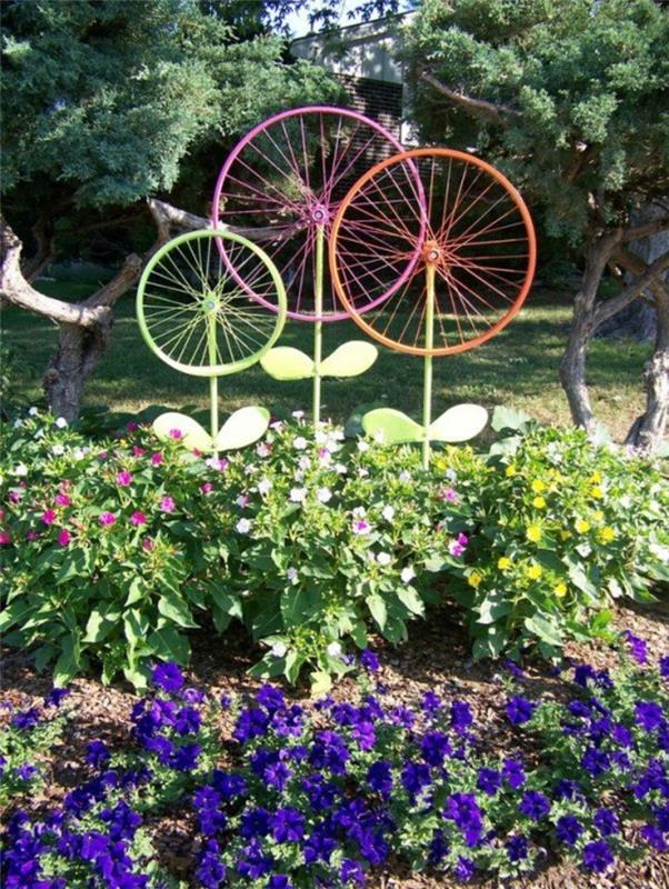 ποδήλατα ποδηλάτων για ιδέα διακόσμησης κήπου