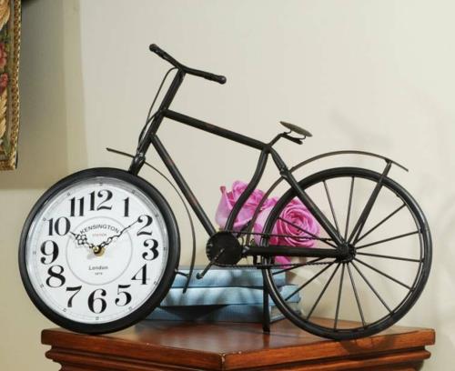 ποδήλατα ως καλοκαιρινή διακόσμηση πρωτότυπο ρολόι
