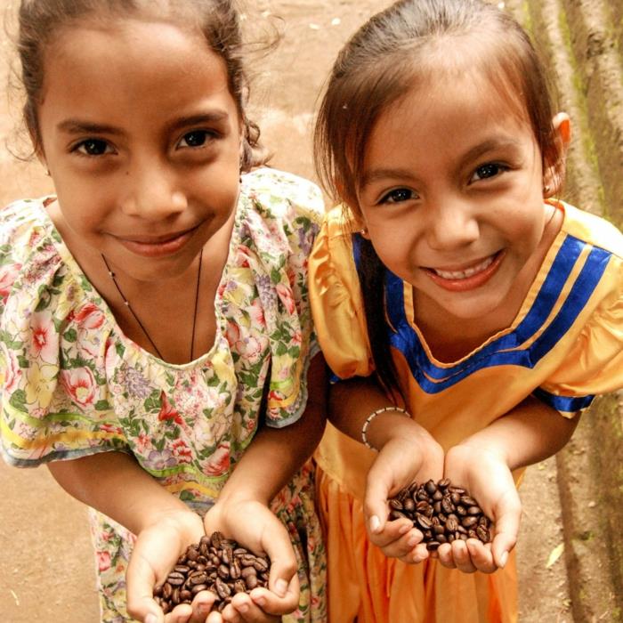 δίκαιο εμπόριο καφέ βιολογικά φασόλια παιδιά εκπαίδευση κοινωνική δικαιοσύνη