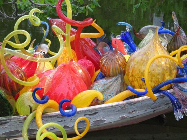 φανταστική γιορτή διακόσμησης χρωμάτων στο σκάφος