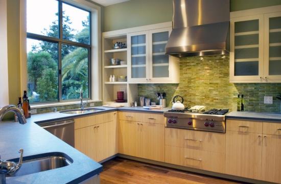 χρώματα για τοίχους κουζίνας ιδέες πράσινο πλακάκι καθρέφτη πάγκο ξύλο