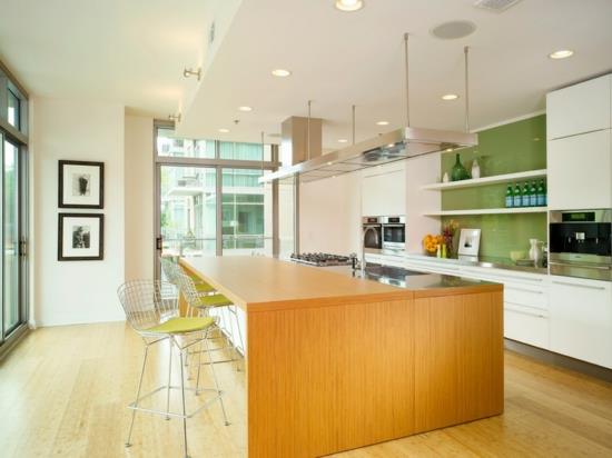 χρώματα για τοίχους κουζίνας ιδέες πράσινος καθρέφτης με πλακάκια λευκό ανοιχτό ξύλο