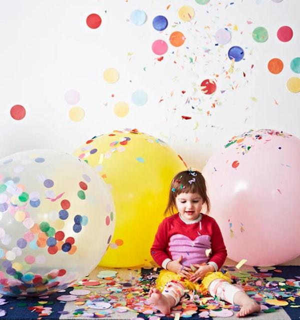 πολύχρωμες καλοκαιρινές ιδέες διακόσμησης πάρτι παιδικά μπαλόνια διακόσμηση τοίχου