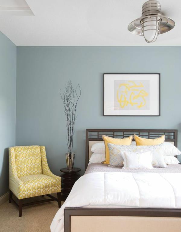 έγχρωμη σχεδίαση κρεβατοκάμαρα παστέλ χρώματα κίτρινη πολυθρόνα τοιχογραφία τοίχου βαφή μπλε σε σκόνη
