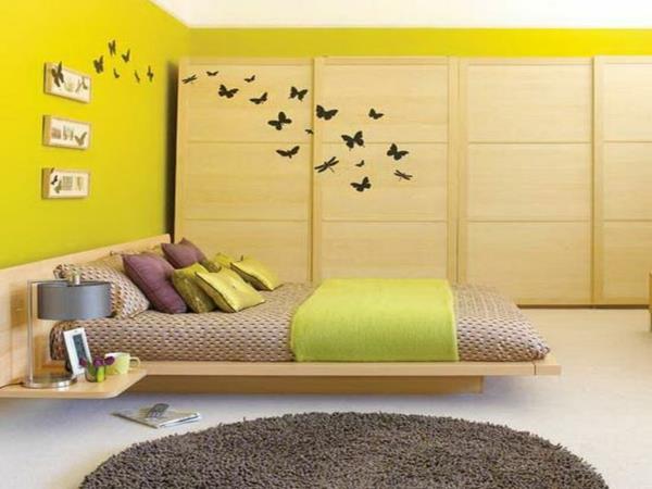 ιδέες χρώματος υπνοδωμάτιο σε ασιατικό στυλ τοίχου χρώμα κίτρινο-πράσινο κλινοσκεπάσματα ξύλινη ντουλάπα