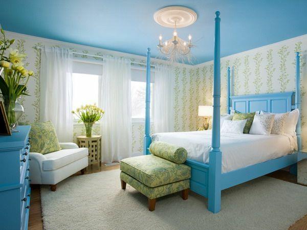 ιδέες χρώματος έπιπλα κρεβατοκάμαρας κρεβάτι κρεβάτι μετά την οροφή χρώμα μπλε ουρανό μπλε ανοιχτό πράσινο λευκό