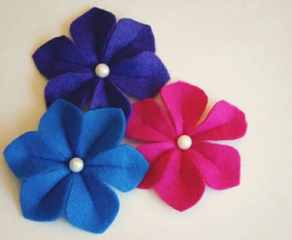 φτιάξτε μόνοι σας χρωματιστά λουλούδια τσόχα ιδέες διακόσμησης χάντρες μπερδέματος