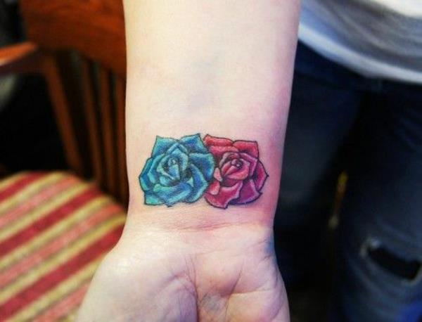 χρωματιστά τριαντάφυλλα μπλε τατουάζ εικόνες καρπό