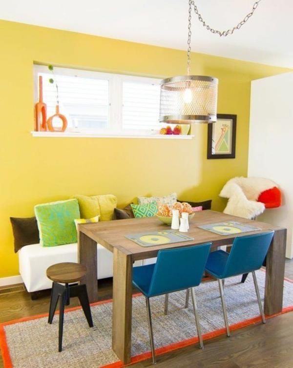 έγχρωμη τραπεζαρία ξύλινη τραπεζαρία με καρέκλες χρώμα τοίχου κίτρινο