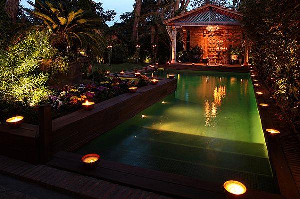 συναρπαστικός φωτισμός στην πισίνα του κήπου υποβρύχια