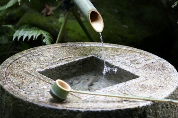 Κήπος φενγκ σούι παραδοσιακό ιαπωνικό σιντριβάνι