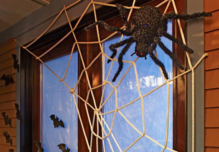 Φτιάξτε μόνοι σας διακοσμήσεις παραθύρων με αράχνες και ιστούς αράχνης