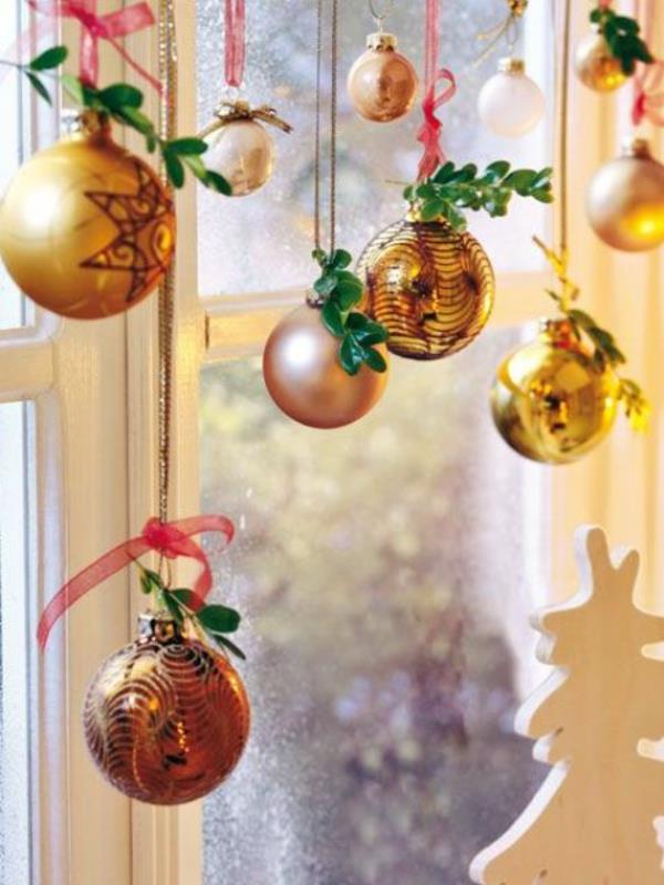 διακόσμηση παραθύρων χριστουγεννιάτικο δέντρο μπάλα διακόσμηση παραθύρου