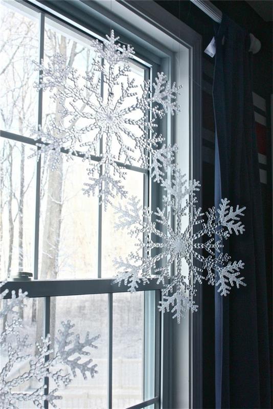 διακόσμηση παραθύρων χριστουγεννιάτικα κρύσταλλα χιονιού παράθυρο