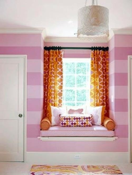 Καθιστικό παιδικό δωμάτιο ροζ ρίγες τοίχο