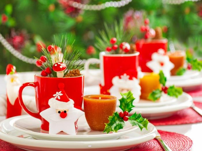 εορταστική διακόσμηση τραπεζιού Χριστουγεννιάτικα κόκκινα φλιτζάνια κεριά