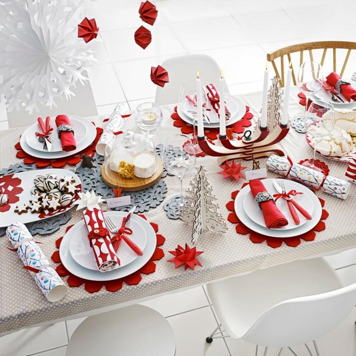 εορταστική διακόσμηση τραπεζιού Χριστουγεννιάτικες λευκές κόκκινες πινελιές