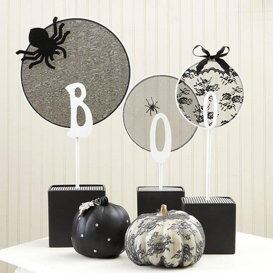 εορταστικές διακοσμήσεις τραπεζιού για το Halloween φτιάξτε μόνοι σας ασπρόμαυρες κολοκύθες