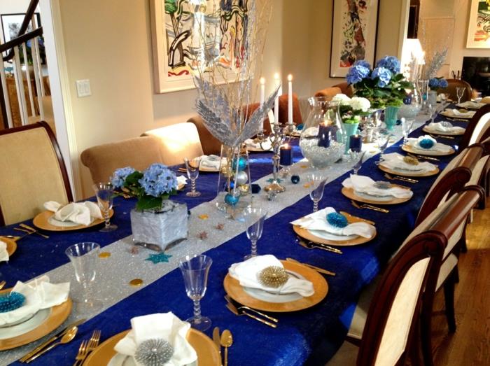 εορταστικές διακοσμήσεις τραπεζιού μπλε τραπέζι δρομέας χρυσές πινελιές