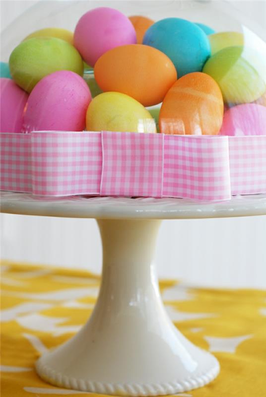εορταστική διακόσμηση τραπεζιού χρωματιστές πασχαλινές αυγά ιδέες