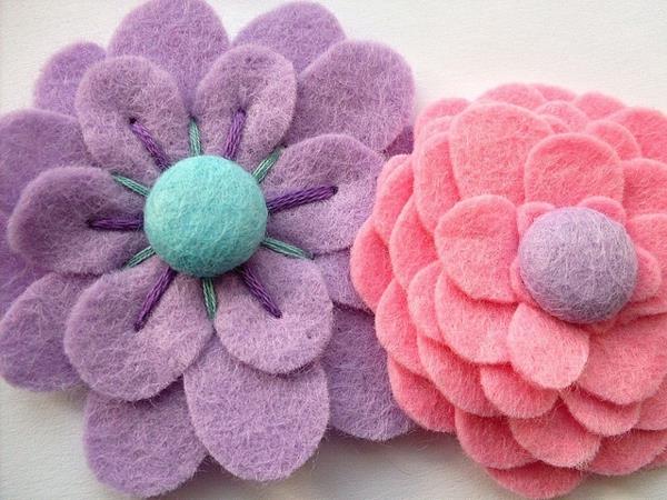 Φτιάξτε λουλούδια από τσόχα μόνοι σας ιδέες διακόσμησης tinker ροζ μοβ