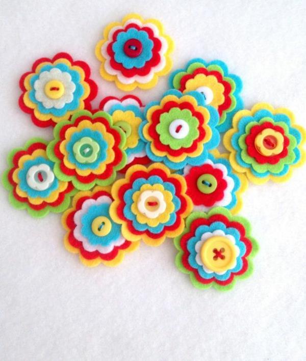 Φτιάξτε λουλούδια από τσόχα μόνοι σας ιδέες διακόσμησης χρωματισμένες με κουμπιά