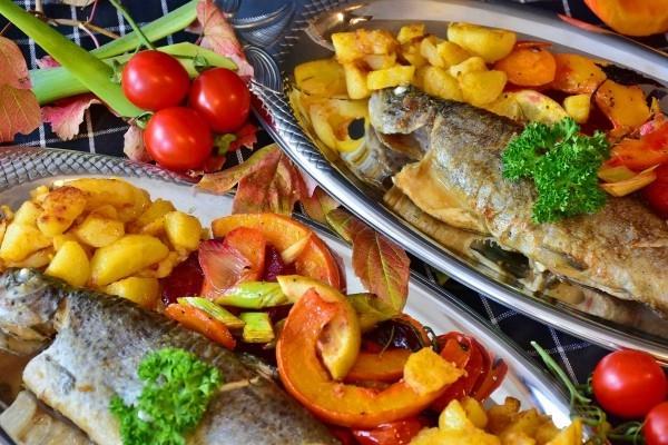 ψάρια με άλλα προϊόντα υγιεινά τρόφιμα