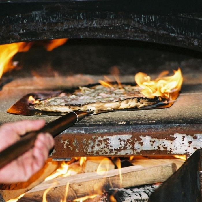 Φτιάξτε μόνοι σας tarte flambée με σπαράγγια λευκού κρασιού