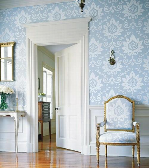διάδρομο γυαλιστερό πάτωμα που καλύπτει κλασικό εξοπλισμό μπλε λευκά στολίδια λουλούδια μοτίβα τοίχους